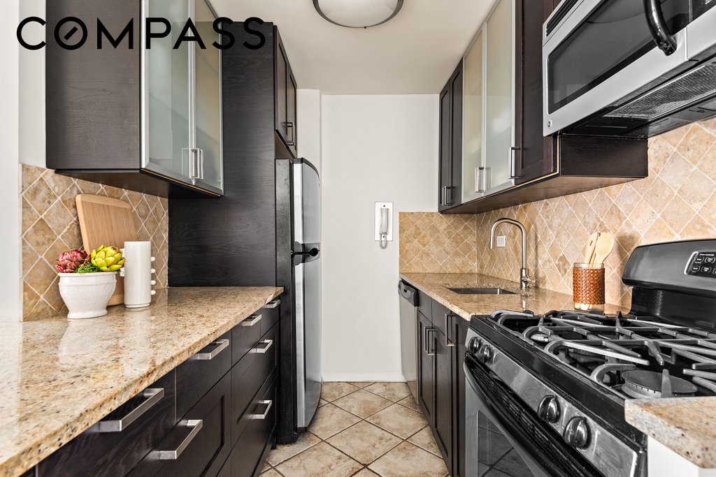 310 East 70th Street, Unit 12R photo 2