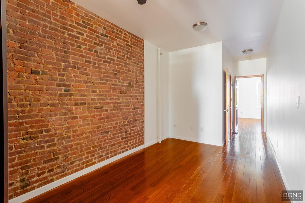223 Franklin Street, Unit 4R photo 2