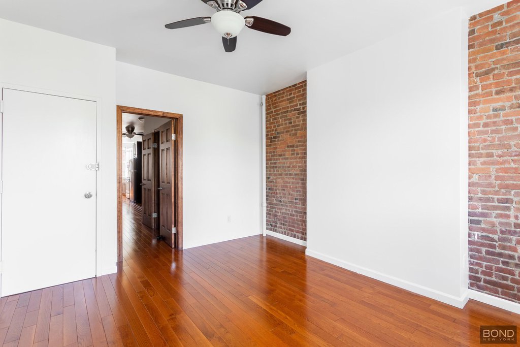 223 Franklin Street, Unit 4R photo 4