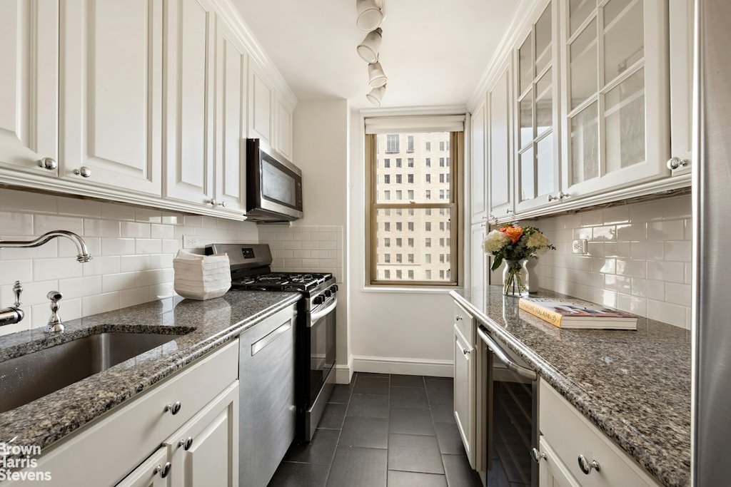 301 East 79th Street, Unit 16B photo 4