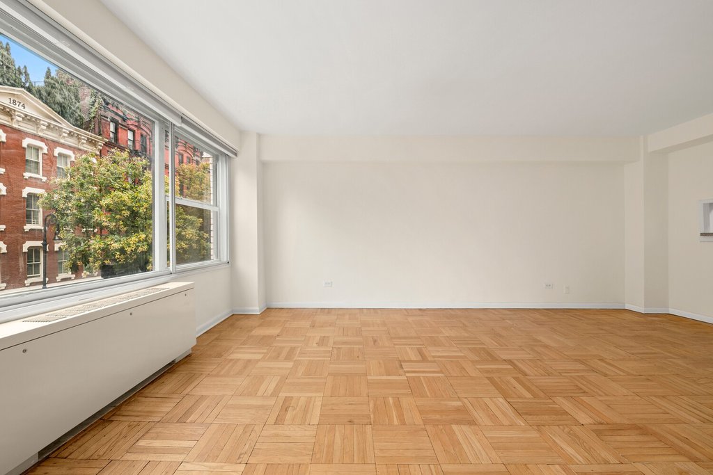 33 Greenwich Avenue, Unit 3C photo 2