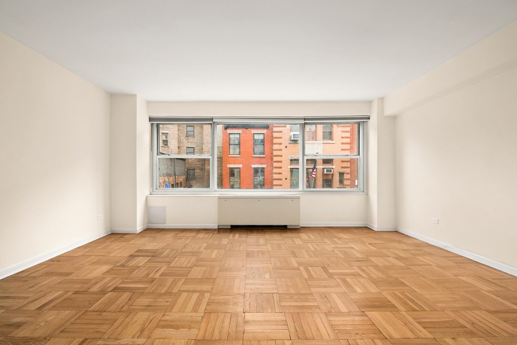 33 Greenwich Avenue, Unit 3C photo 3