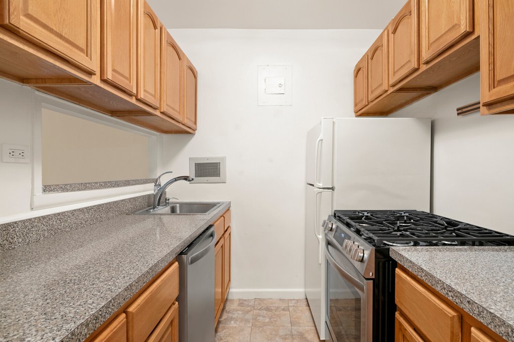 33 Greenwich Avenue, Unit 3C photo 6