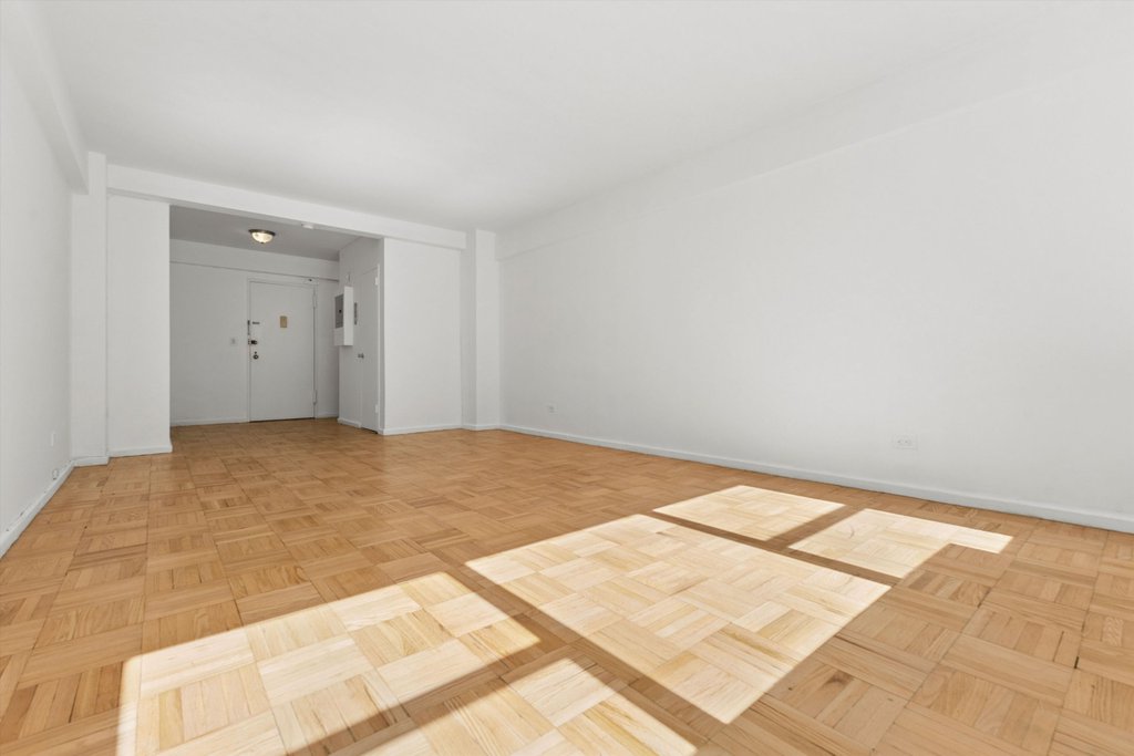 333 East 46th Street, Unit 5E photo 3