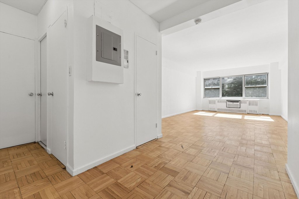 333 East 46th Street, Unit 5E photo 5