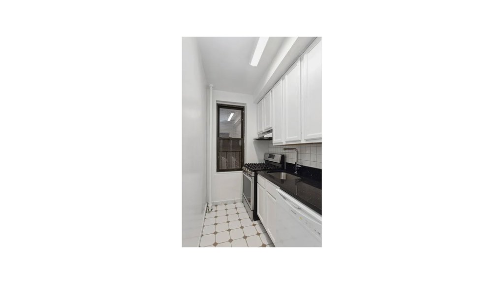 222 East 35th Street, Unit 2F photo 3