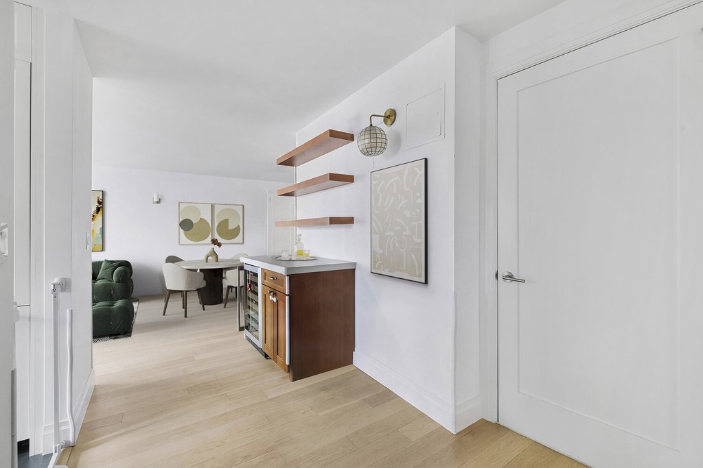 61 Jane Street, Unit 8J photo 4