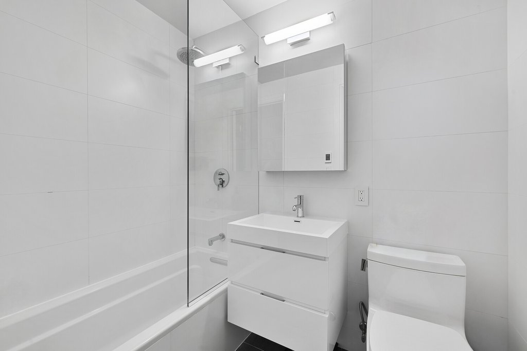 61 Jane Street, Unit 8J photo 9