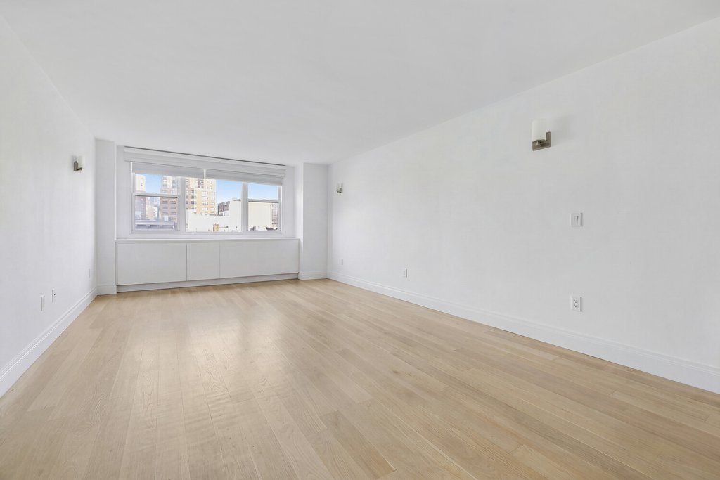 61 Jane Street, Unit 8J photo 10