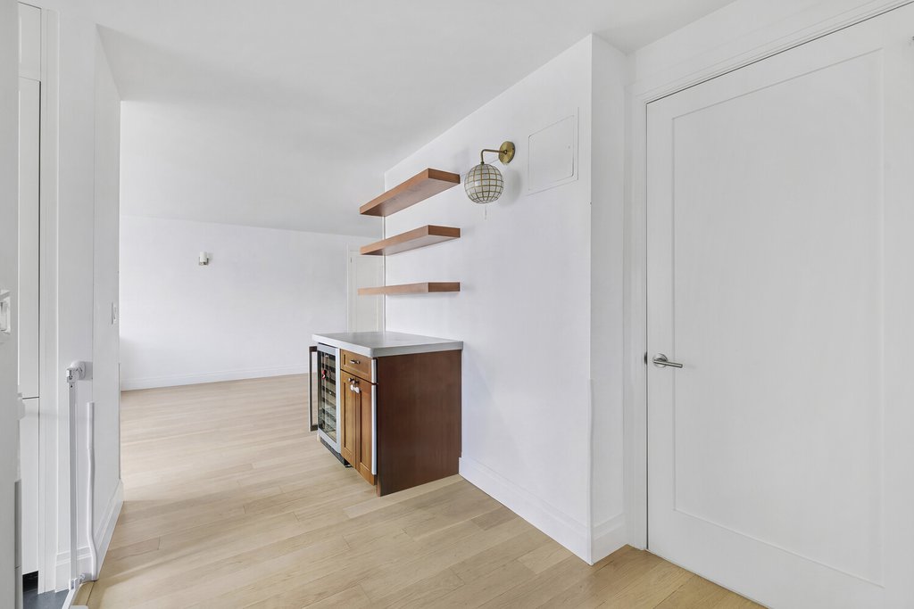 61 Jane Street, Unit 8J photo 13