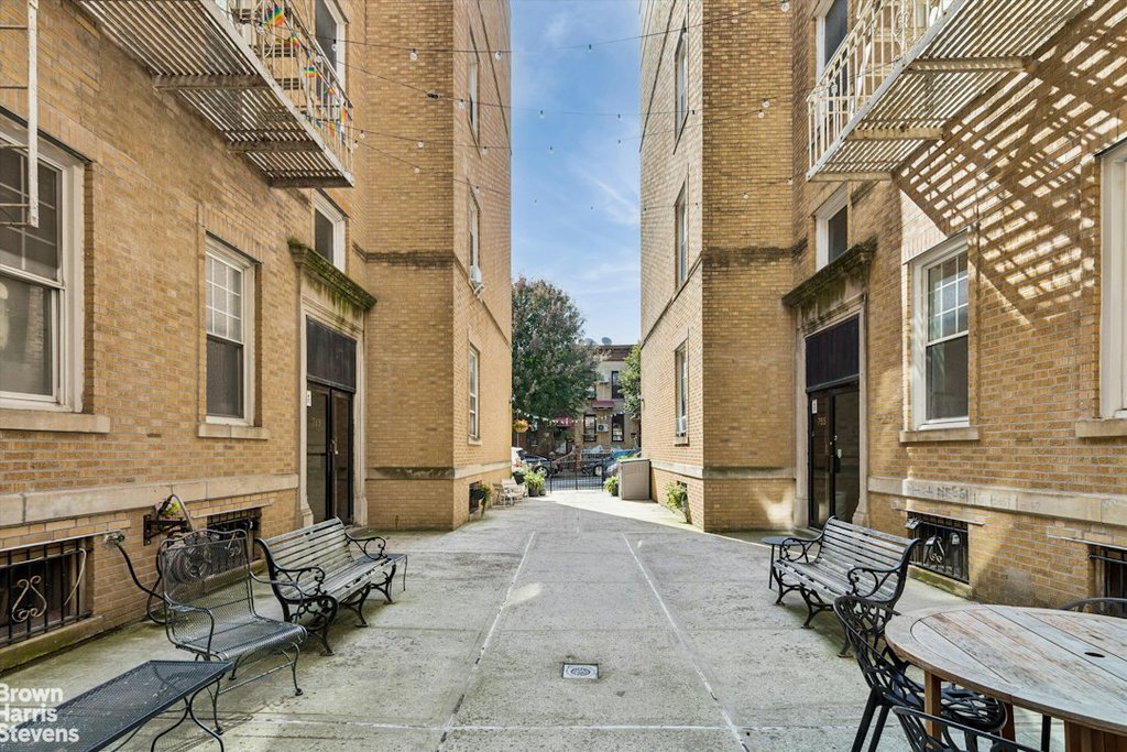 759 42nd Street, Unit 10 photo 9