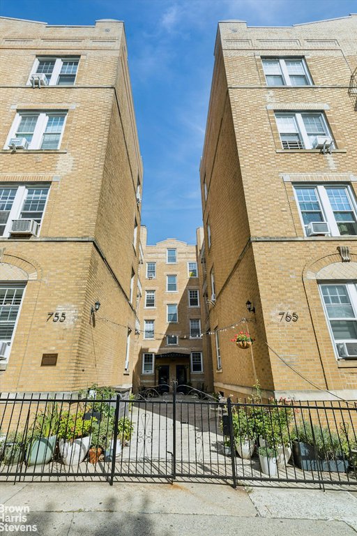 759 42nd Street, Unit 10 photo 10