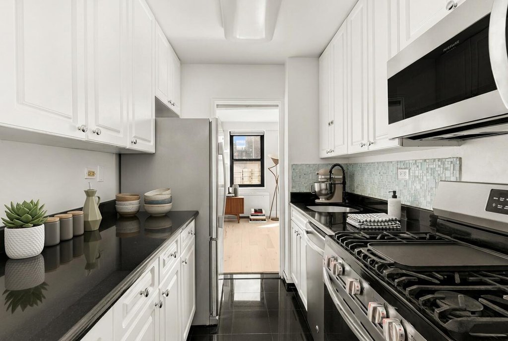 200 East 27th Street, Unit 6W photo 3