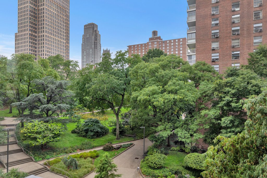 70 La Salle Street, Unit 5G photo 4
