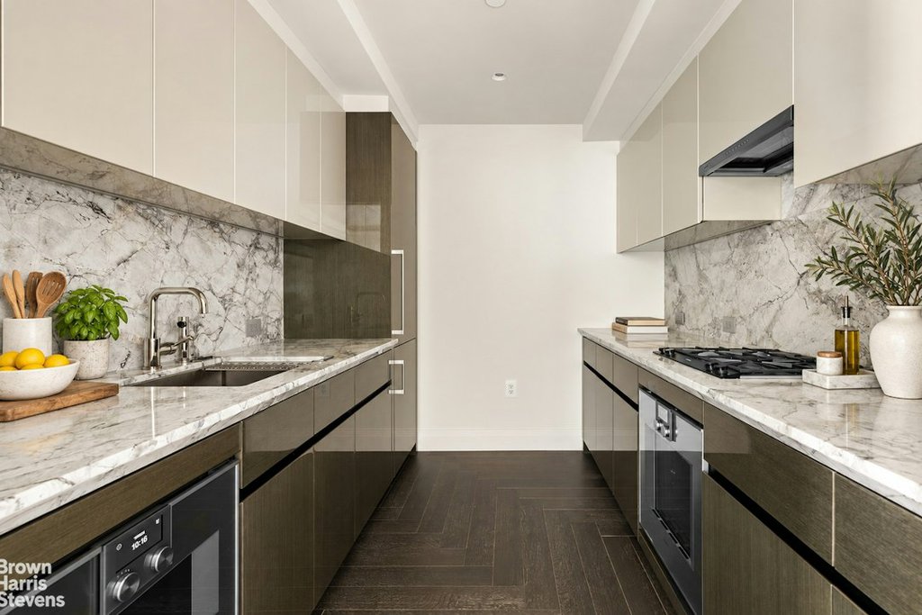 303 Park Avenue, Unit 2224 photo 2