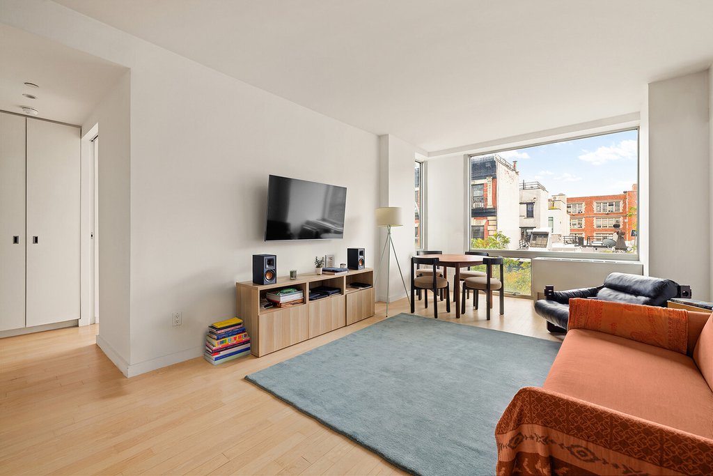 425 East 13th Street, Unit 6G