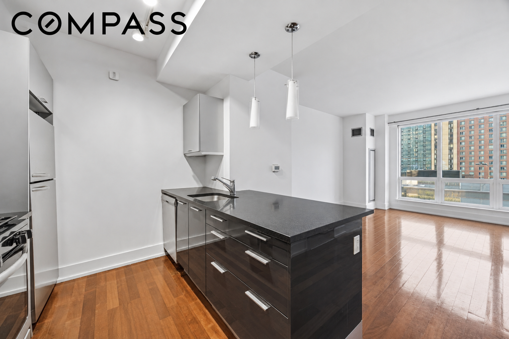 350 West 42nd Street, Unit 12H photo 4