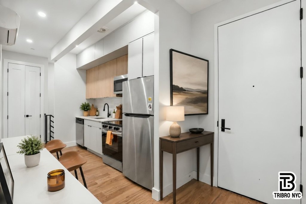 92 Manhattan Avenue, Unit 1R photo 5