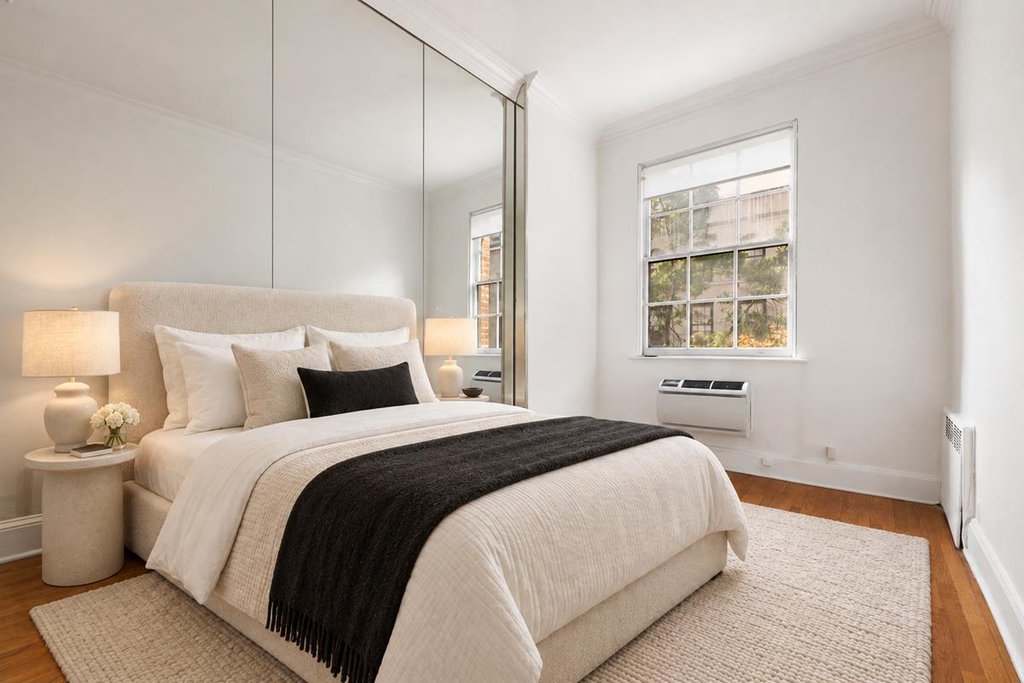 25 East 69th Street, Unit 4A photo 4