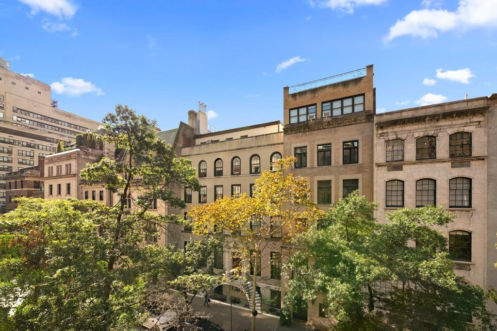 25 East 69th Street, Unit 4A photo 7