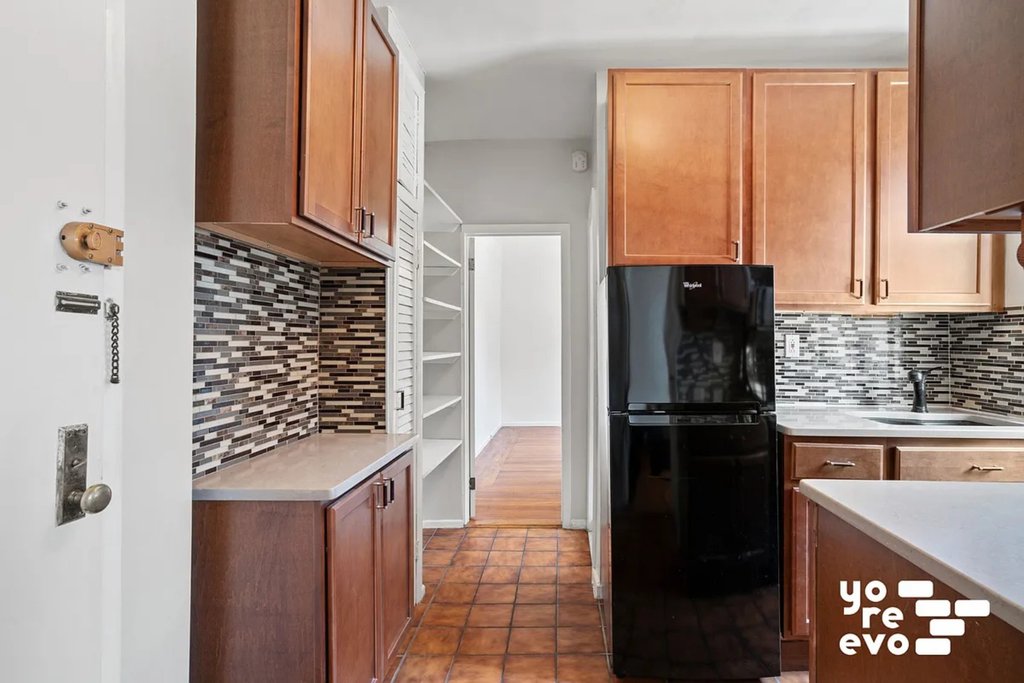 227 West 11th Street, Unit 53 photo 3