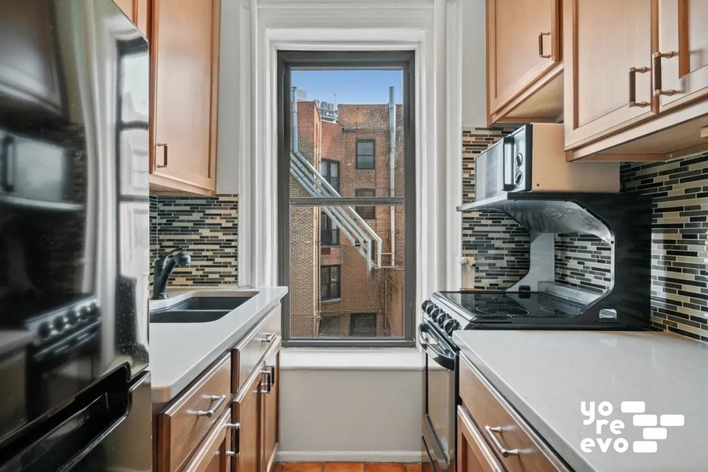 227 West 11th Street, Unit 53 photo 4