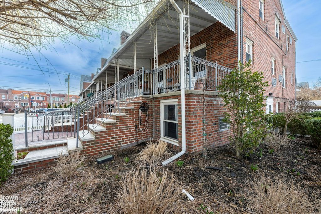 2954 Avenue R – For Sale photo 2