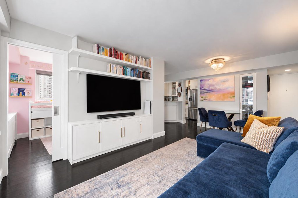 400 East 77th Street, Unit 19A photo 2