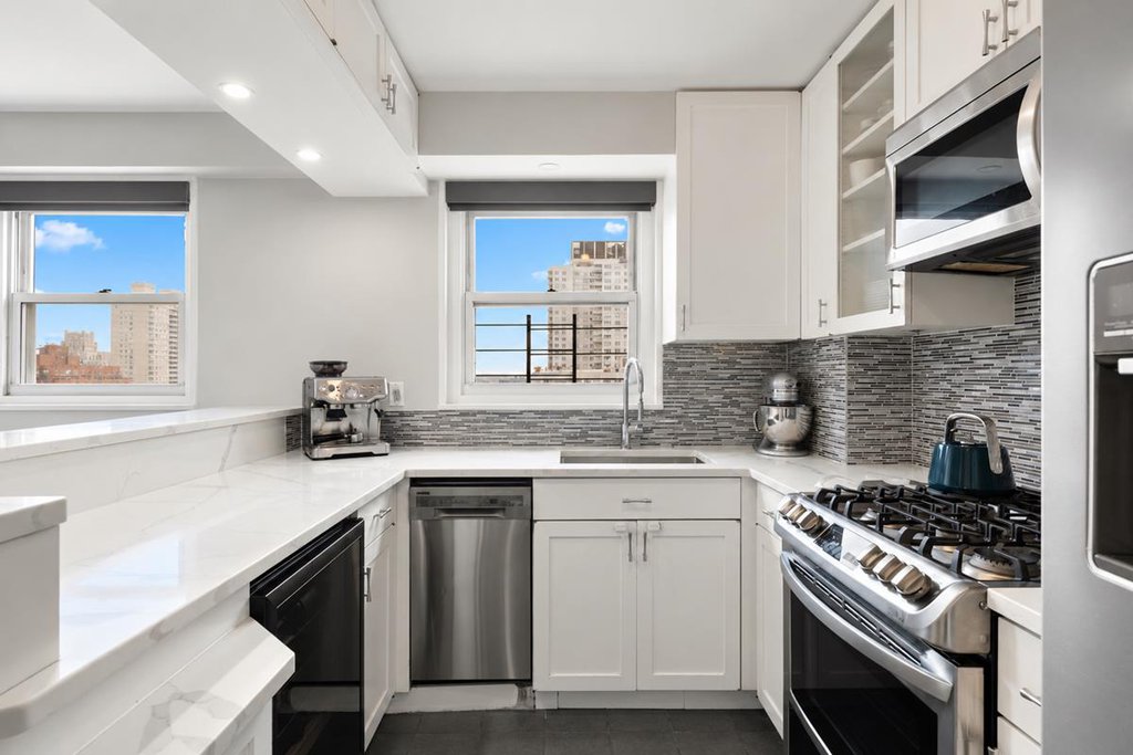400 East 77th Street, Unit 19A photo 3