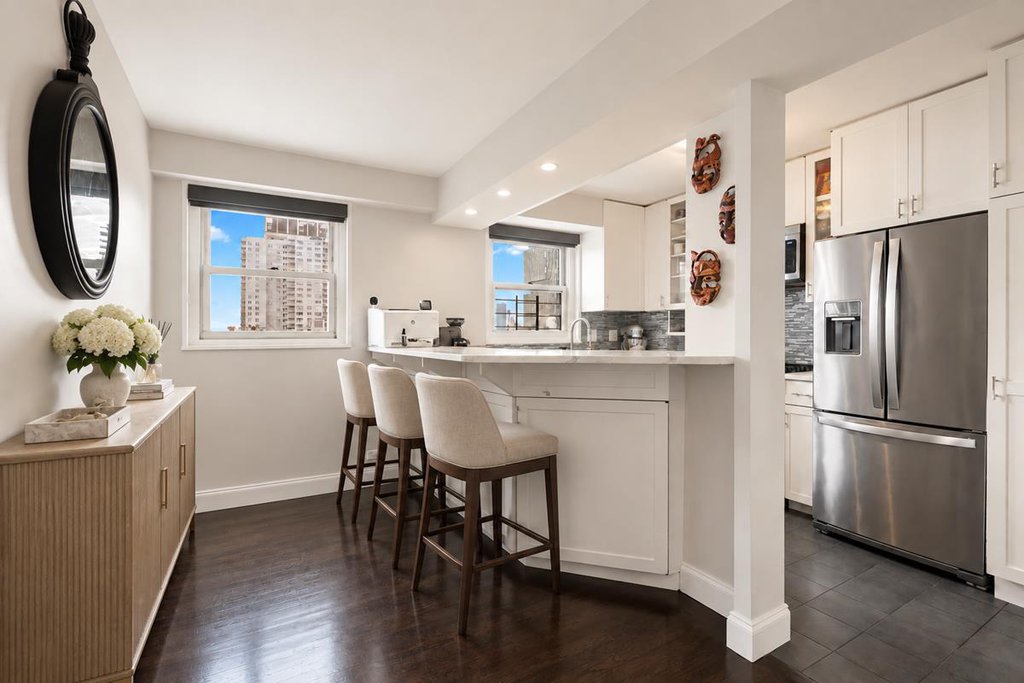 400 East 77th Street, Unit 19A photo 4