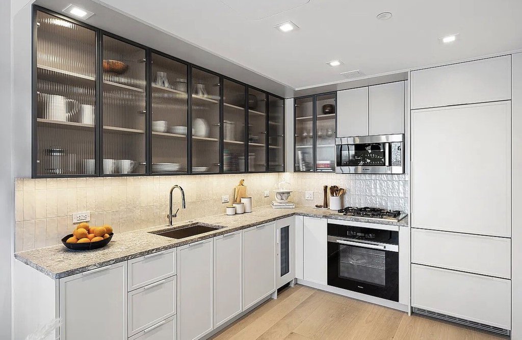 222 East Broadway, Unit 11C photo 2