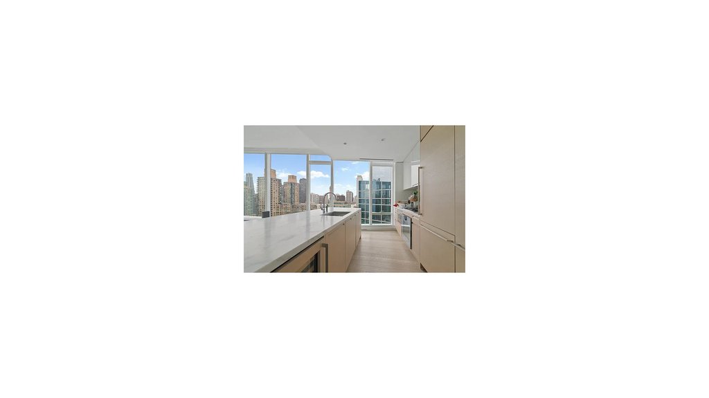 30 Riverside Boulevard, Unit 27E photo 2