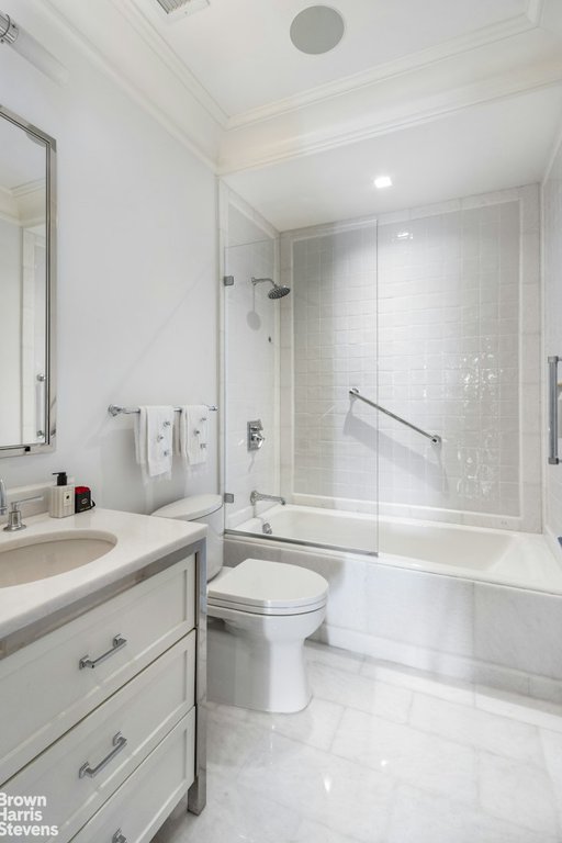 20 East End Avenue, Unit 6A photo 10