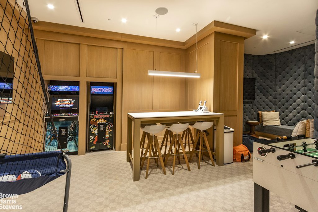 20 East End Avenue, Unit 6A photo 16