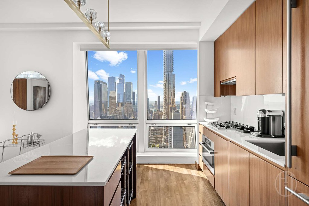 400 Fifth Avenue, Unit 45G photo 2
