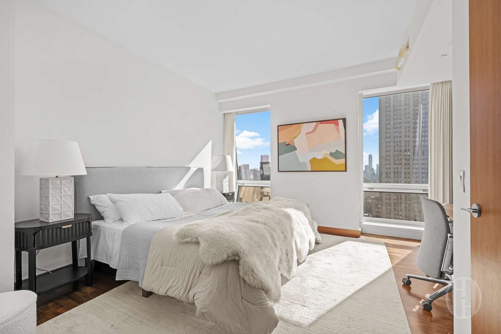 400 Fifth Avenue, Unit 45G photo 4