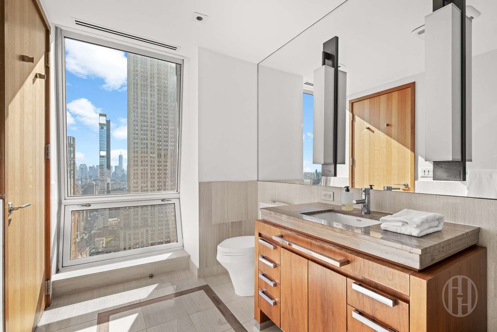 400 Fifth Avenue, Unit 45G photo 5