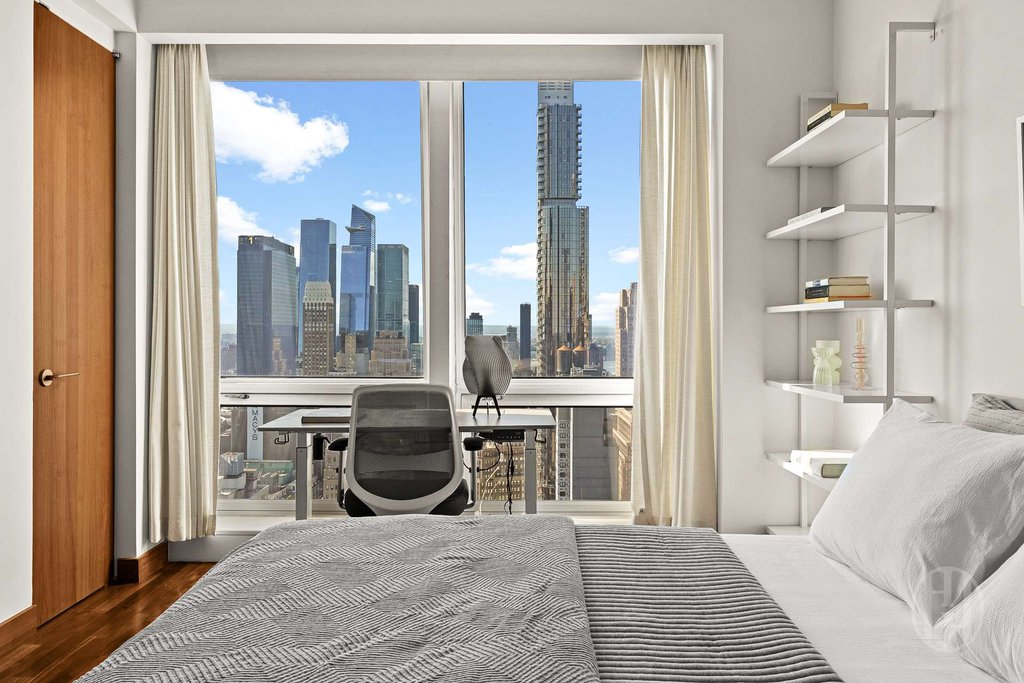 400 Fifth Avenue, Unit 45G photo 13