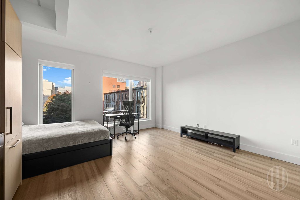 561 Pacific Street, Unit 401 photo 3