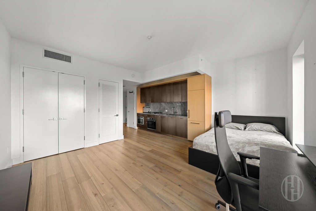 561 Pacific Street, Unit 401 photo 5