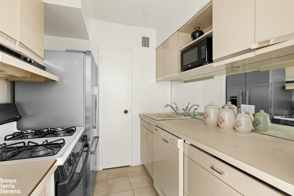 200 East End Avenue, Unit 17N photo 2