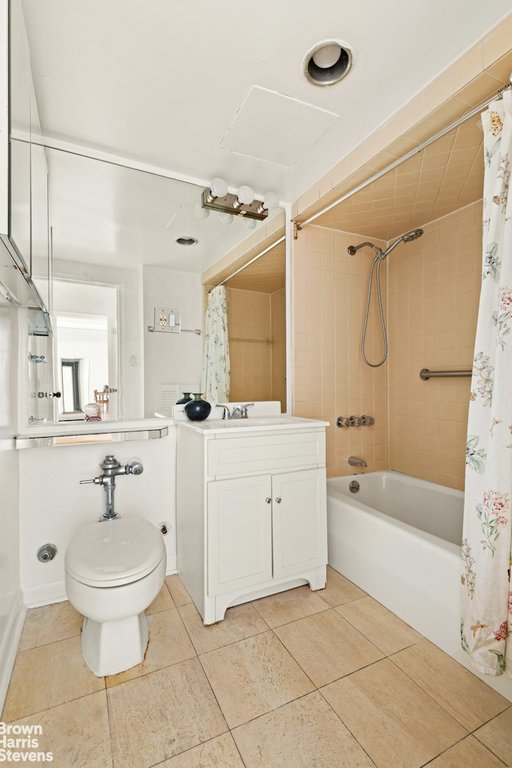 200 East End Avenue, Unit 17N photo 4