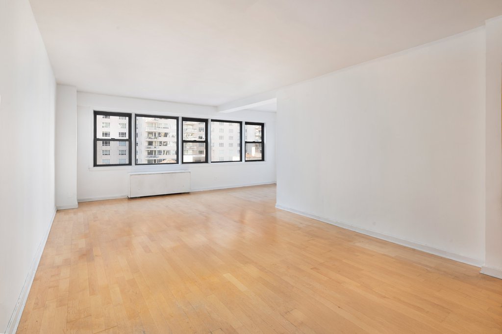220 East 67th Street, Unit 10A photo 2