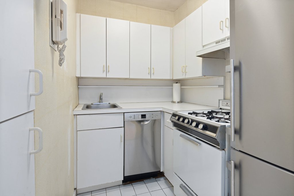 220 East 67th Street, Unit 10A photo 6