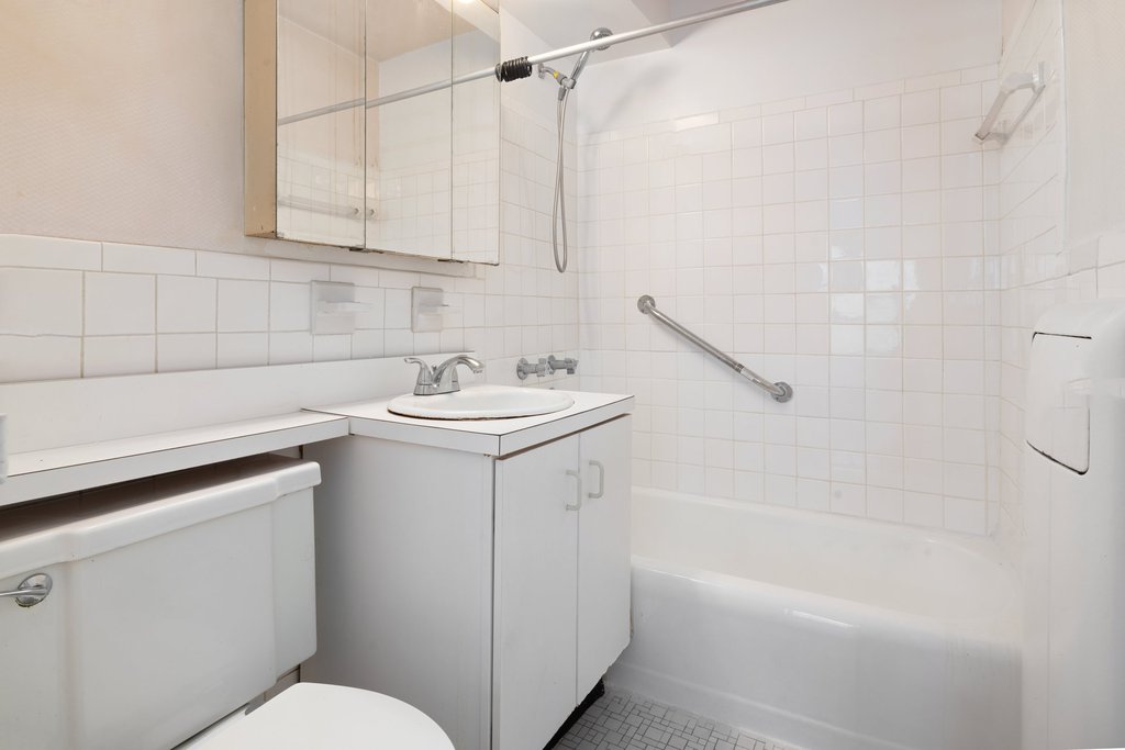 220 East 67th Street, Unit 10A photo 7