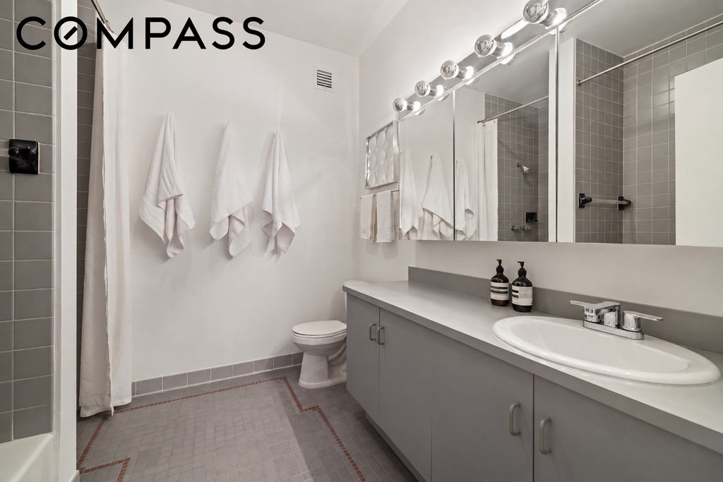 1 Bond Street, Unit 3D photo 10