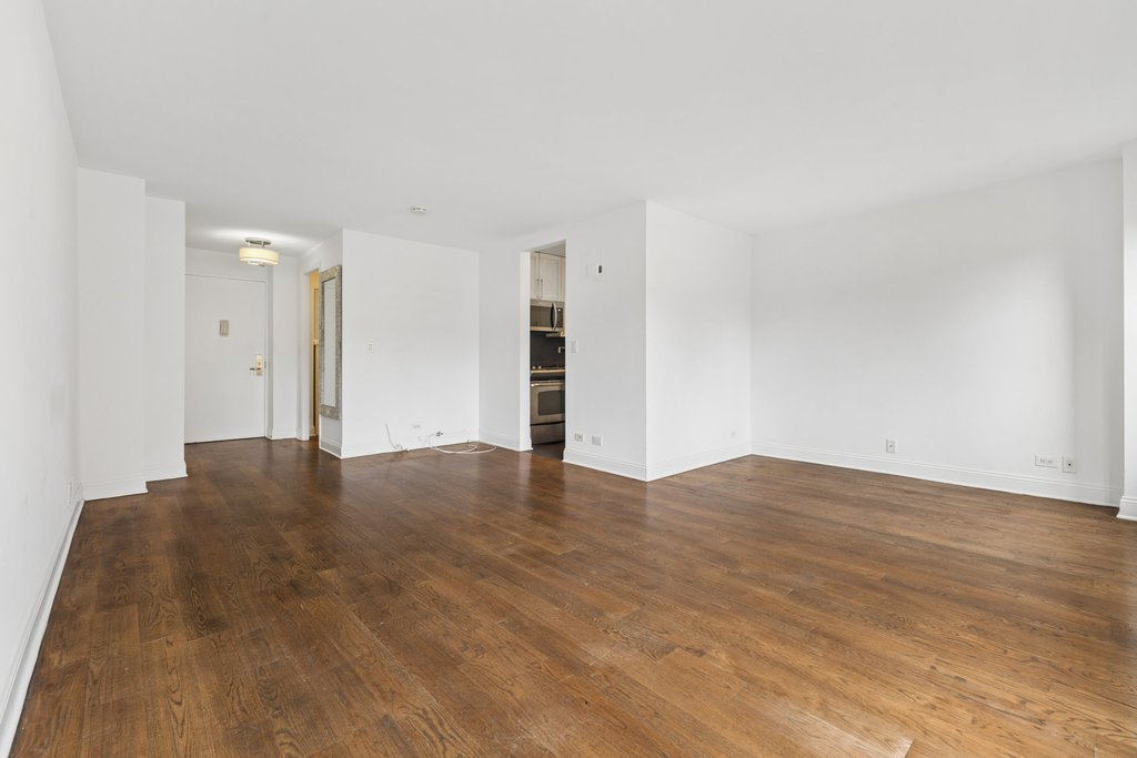 200 East 27th Street, Unit 10J photo 2