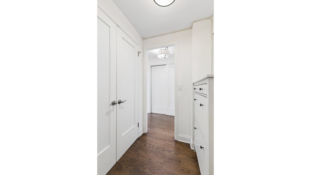 200 East 27th Street, Unit 10J photo 4