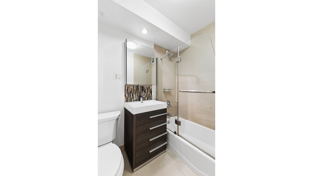 200 East 27th Street, Unit 10J photo 5