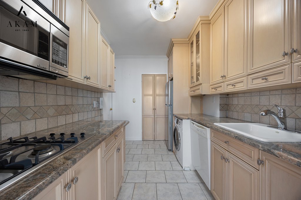 300 East 74th Street, Unit 27A photo 7